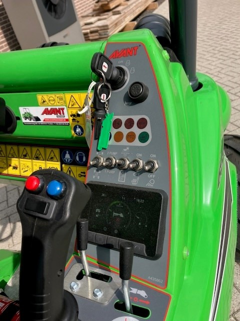 Compact loader AVANT 635i TDL+