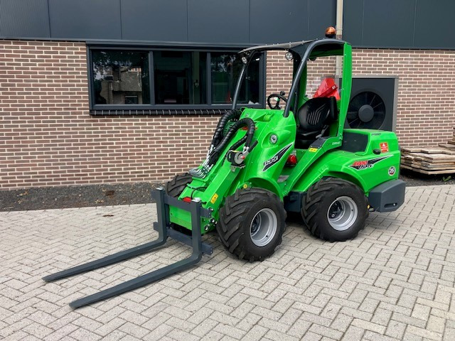 Compact loader AVANT 635i TDL+