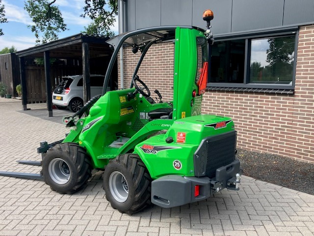 Compact loader AVANT 635i TDL+