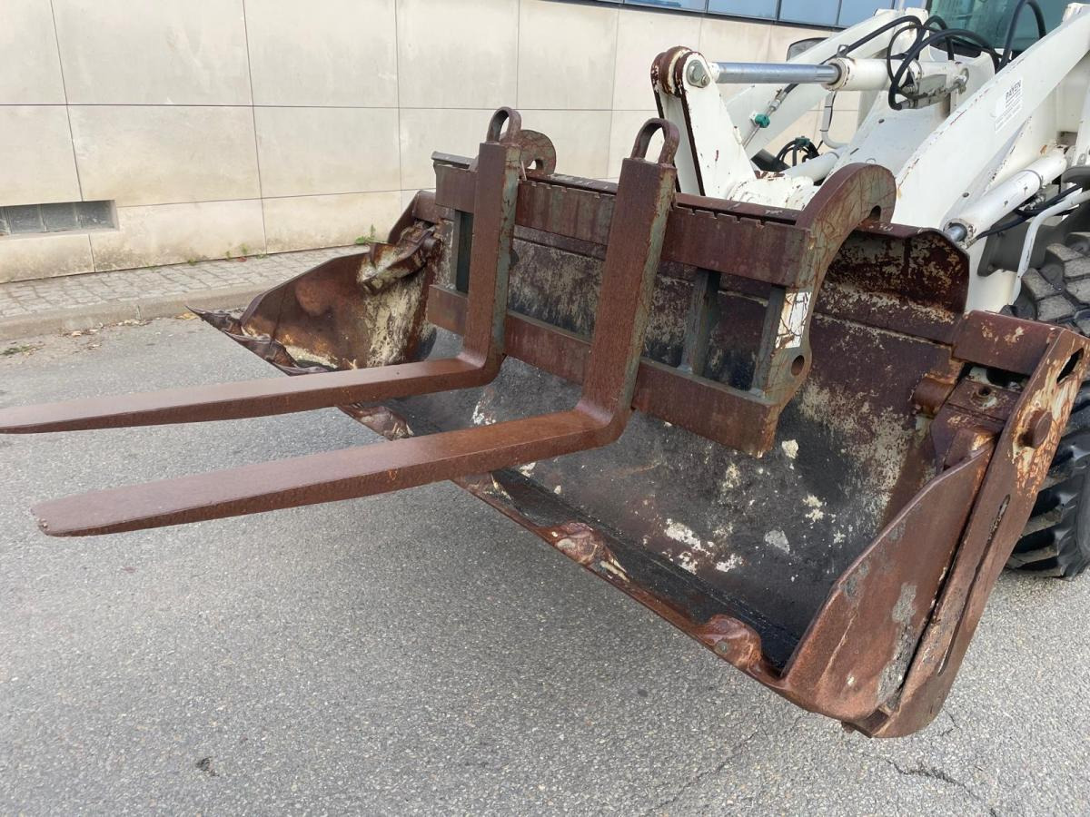 Compact loader Atlas 65