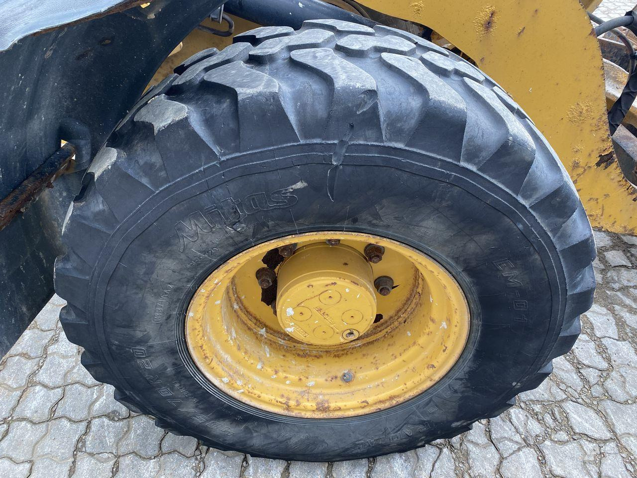 Compact loader Caterpillar 908 H2