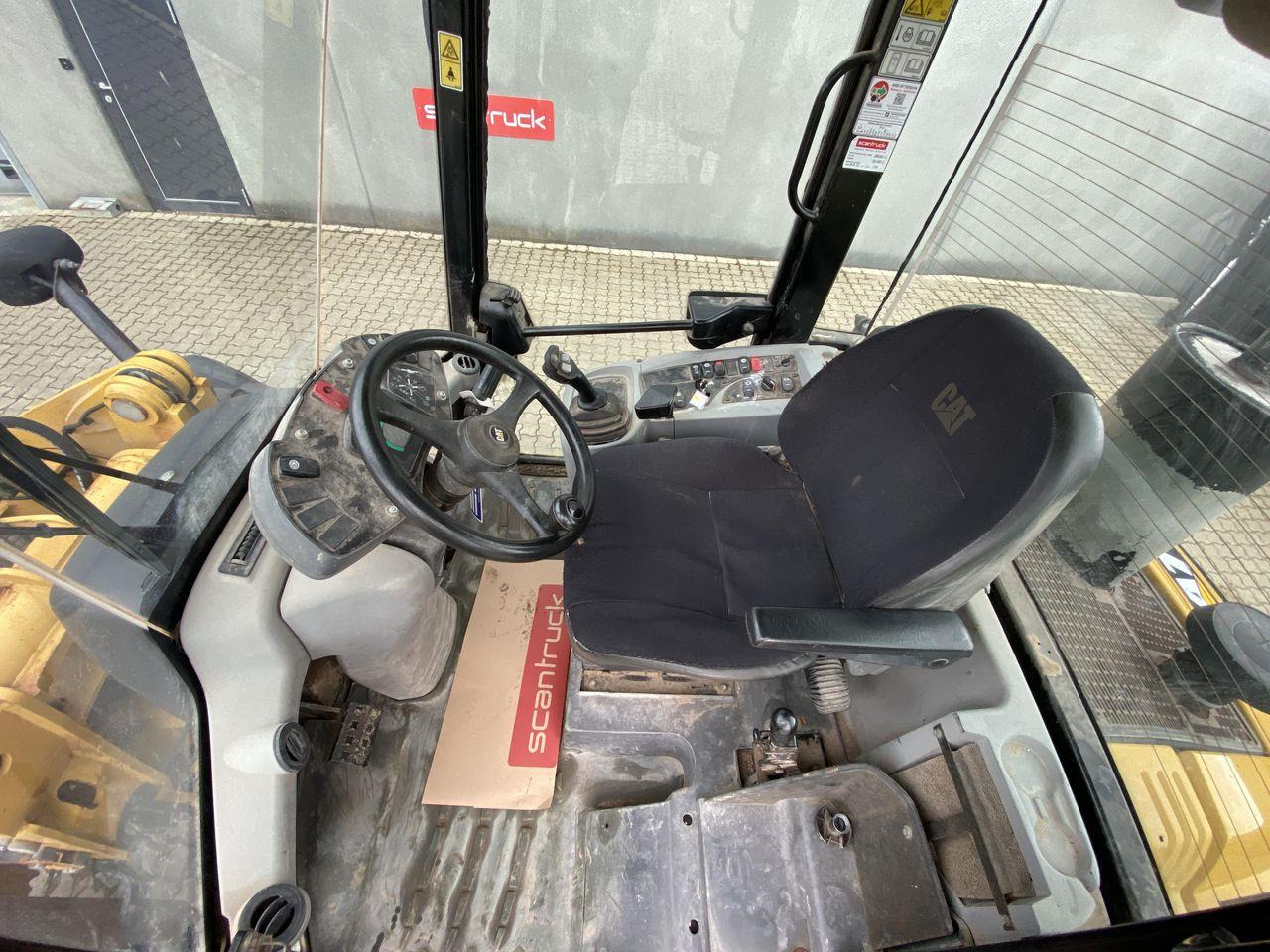 Compact loader Caterpillar 908 H2