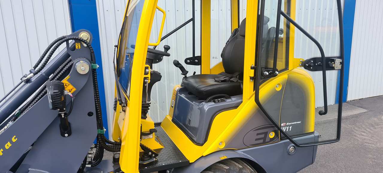 Compact loader Eurotrac W11 Radlader Hoflader