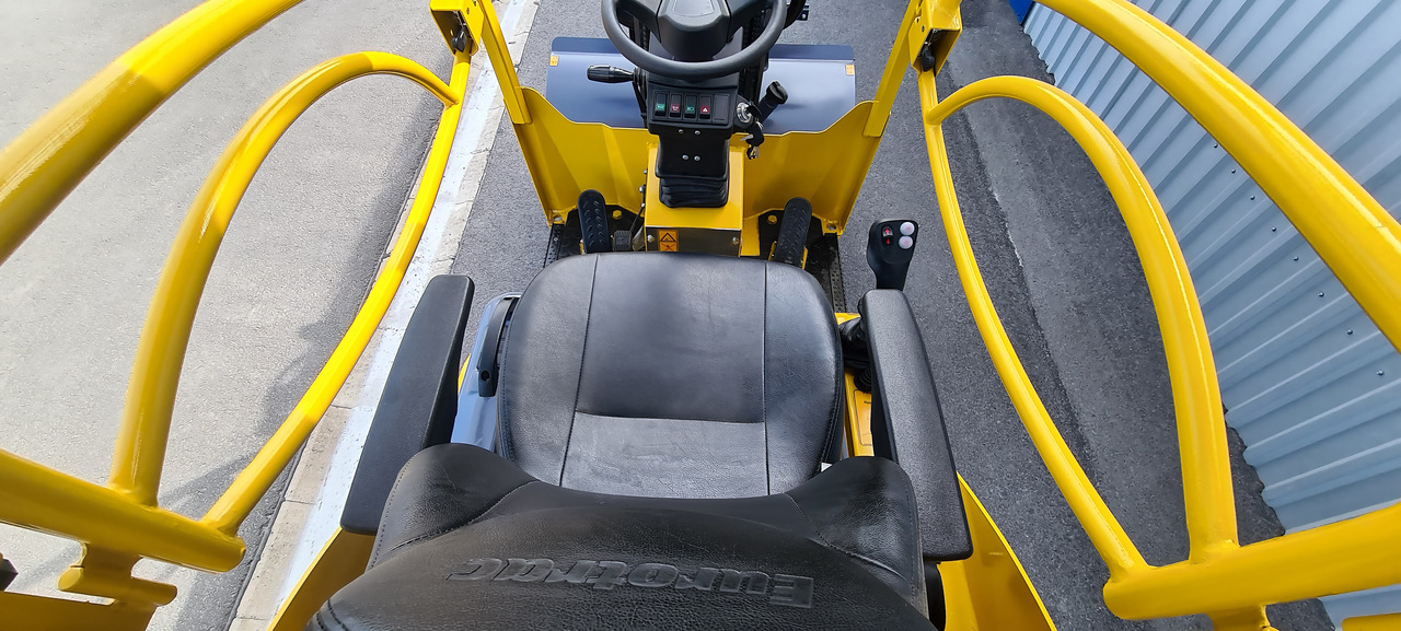 Compact loader Eurotrac W11 Radlader Hoflader