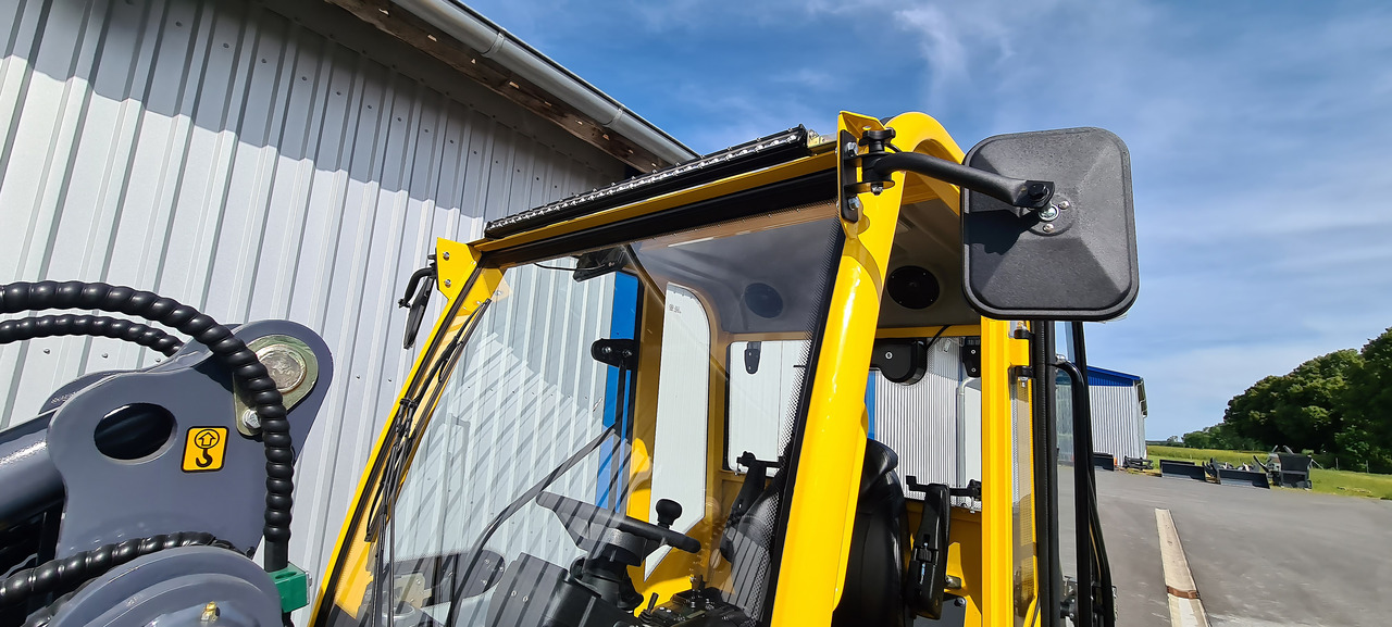 Compact loader Eurotrac W12 Radlader Hoflader