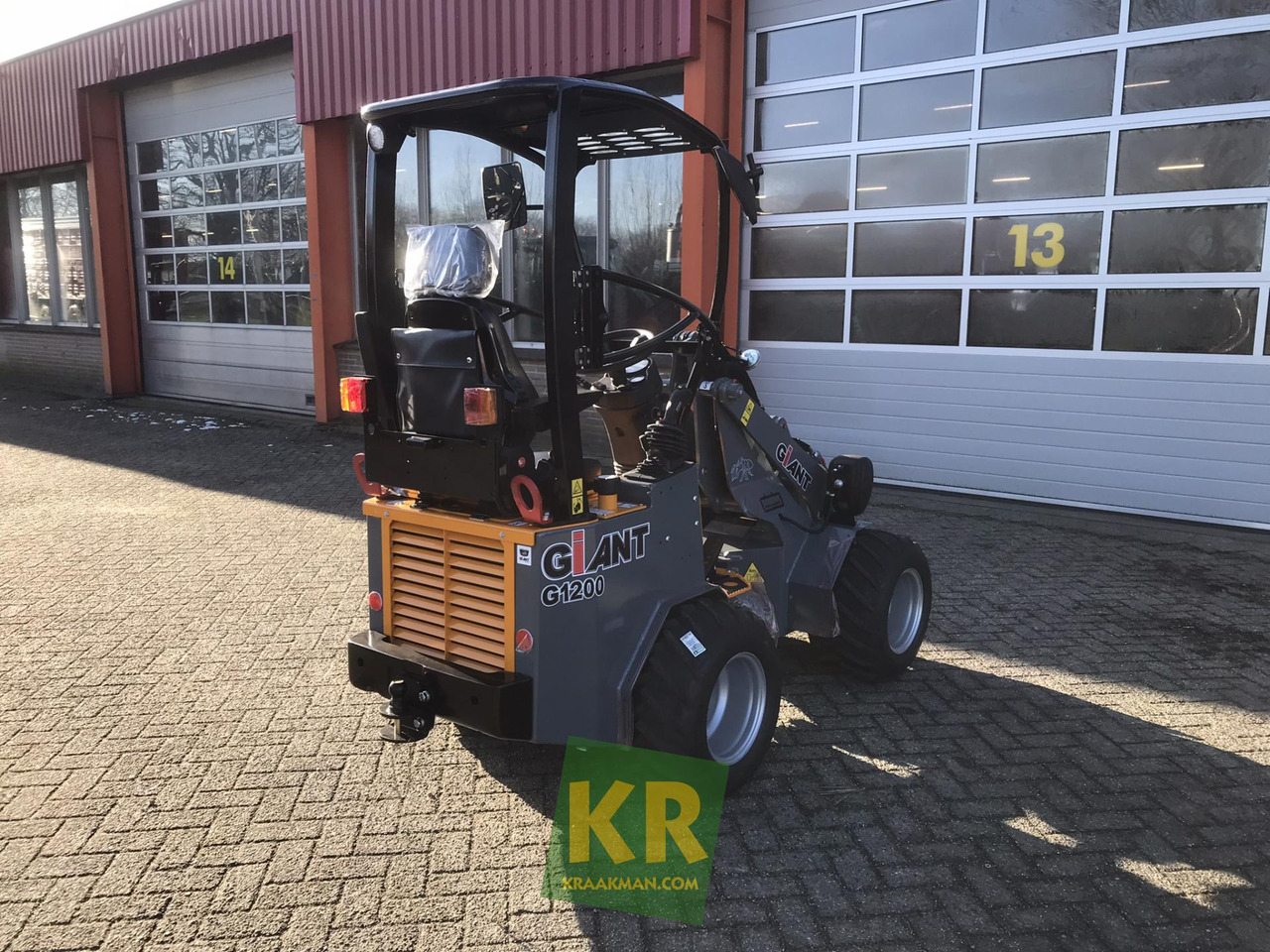 Compact loader G1200 Giant