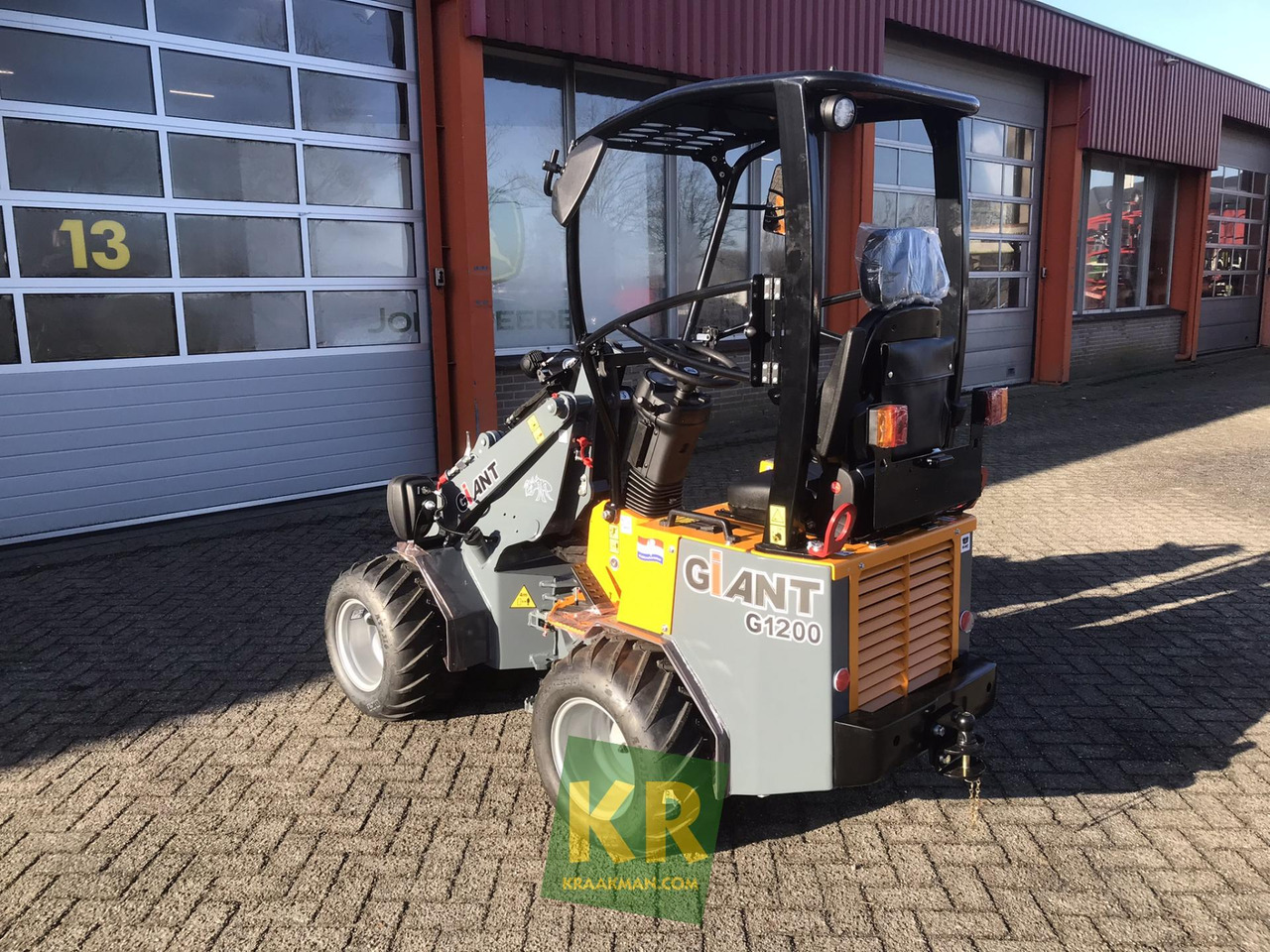 Compact loader G1200 Giant