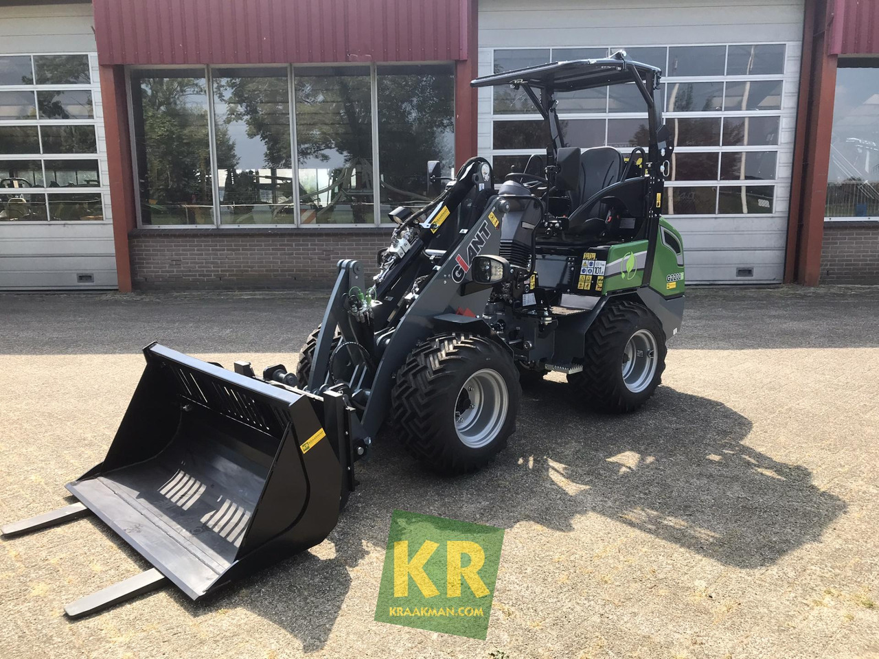 Compact loader G2200E Giant