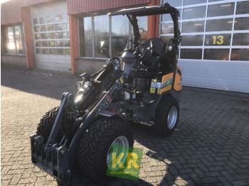 Compact loader G2200E X-tra Giant 