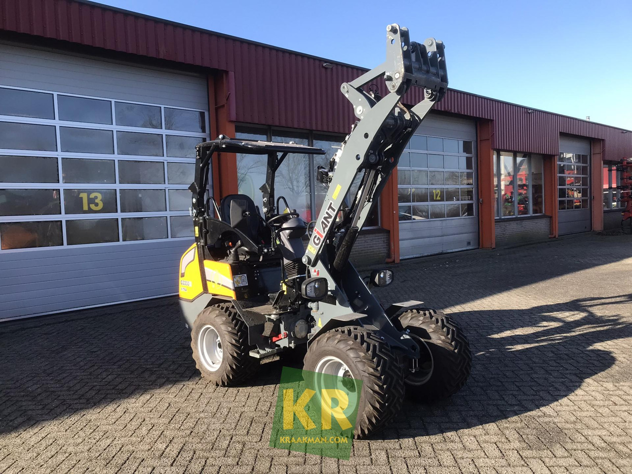Compact loader G2200E X-tra Giant