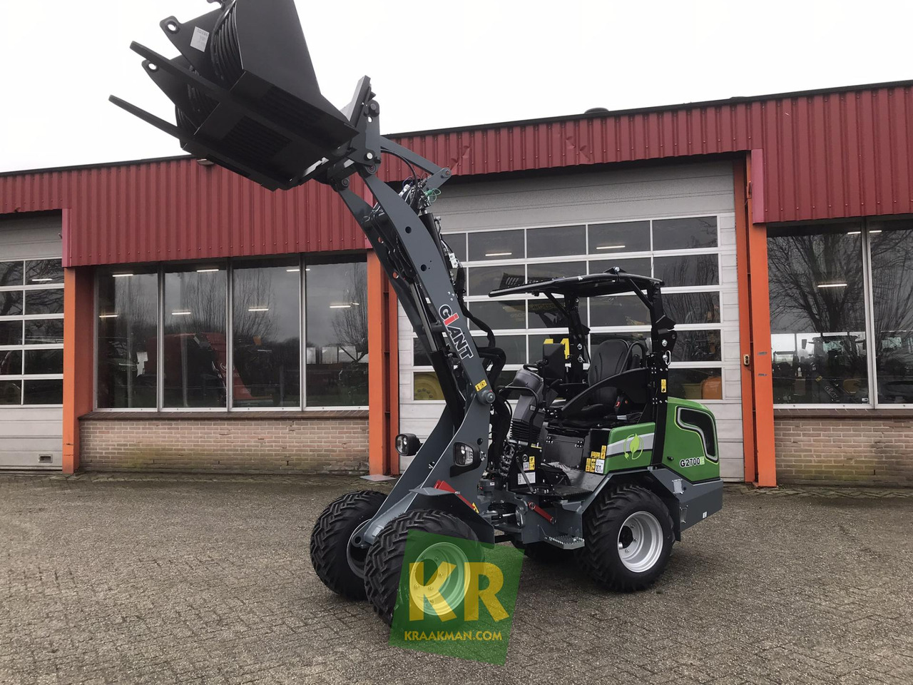 Compact loader G2700E Giant