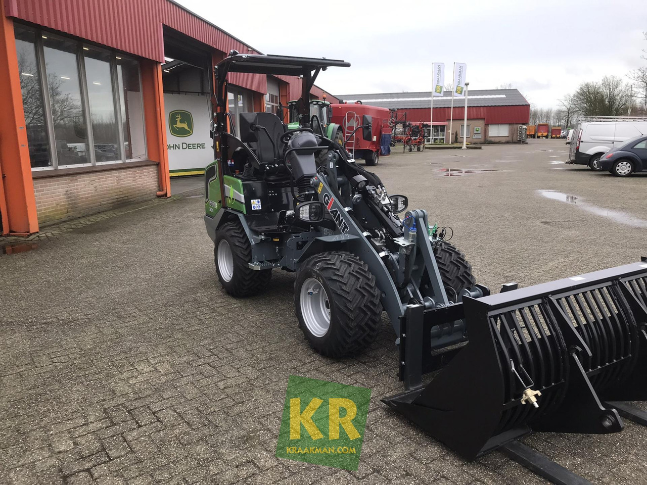 Compact loader G2700E X-tra Giant