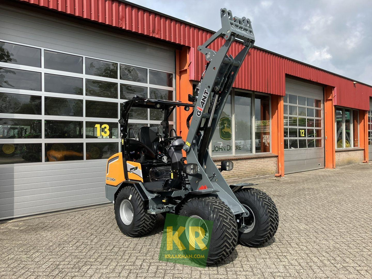 Compact loader G2700 HD Giant