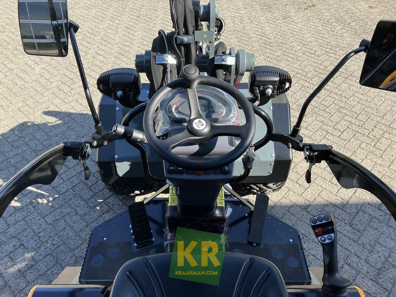 Compact loader G2700 HD+ Giant