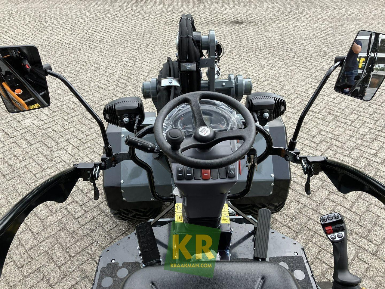 Compact loader G2700 HD Giant