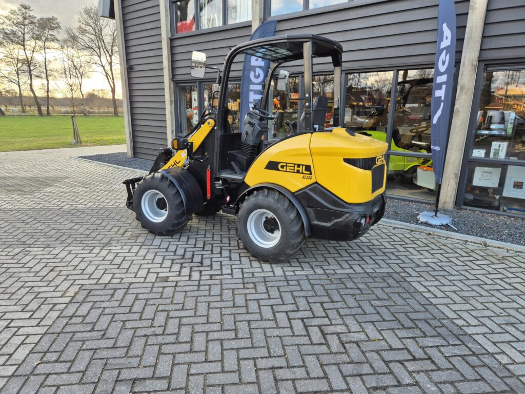 Compact loader GEHL AL 330 miniloader