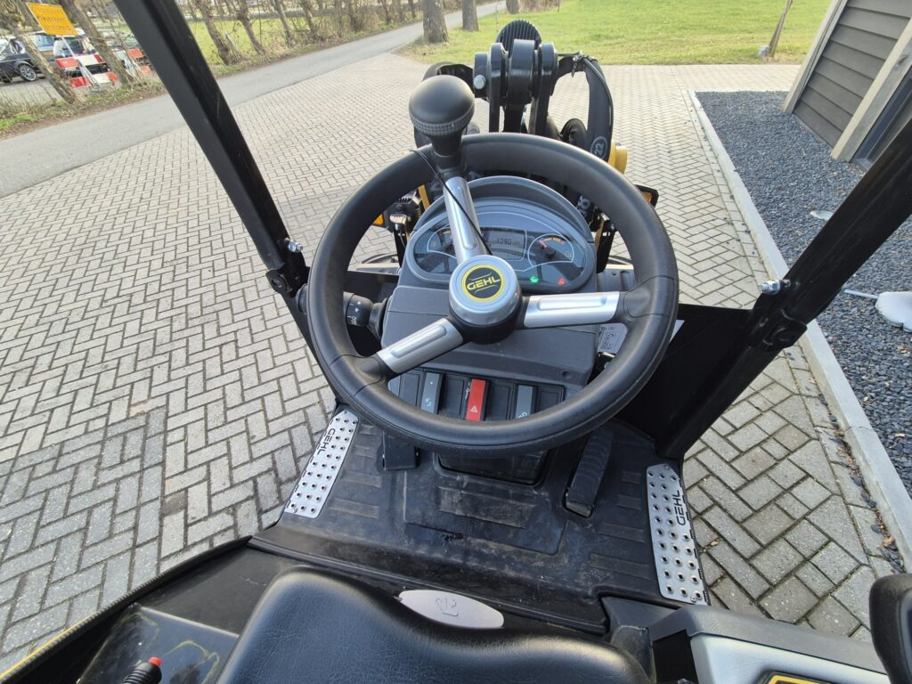Compact loader GEHL AL 330 miniloader