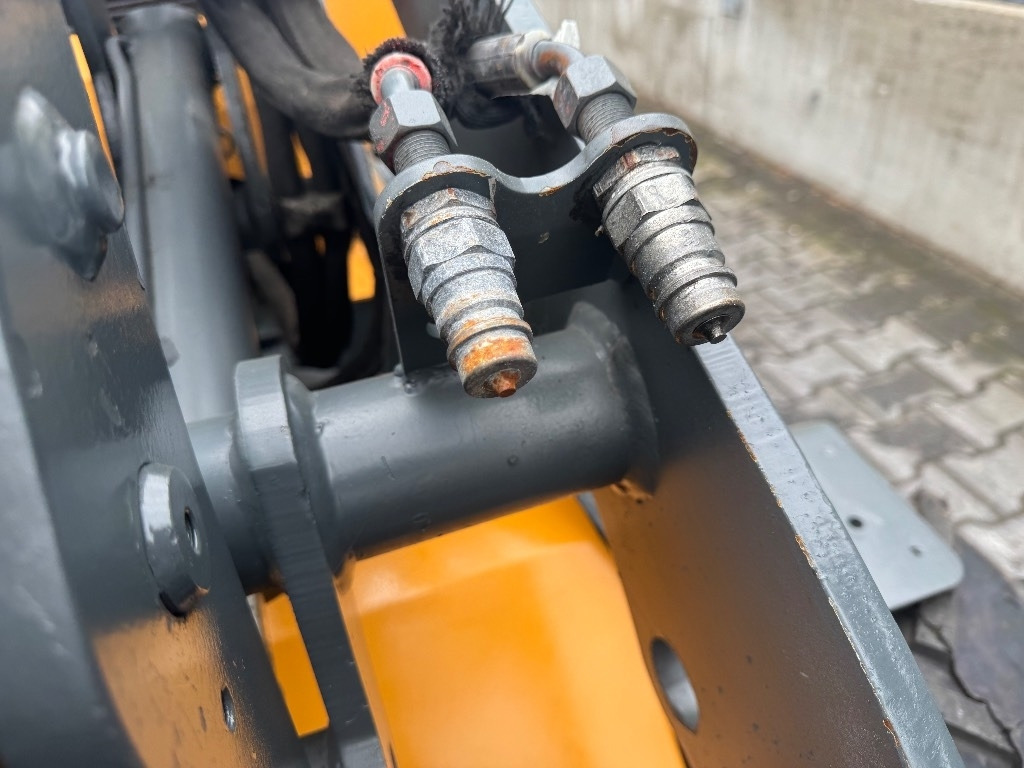 Compact loader GiANT B204SW