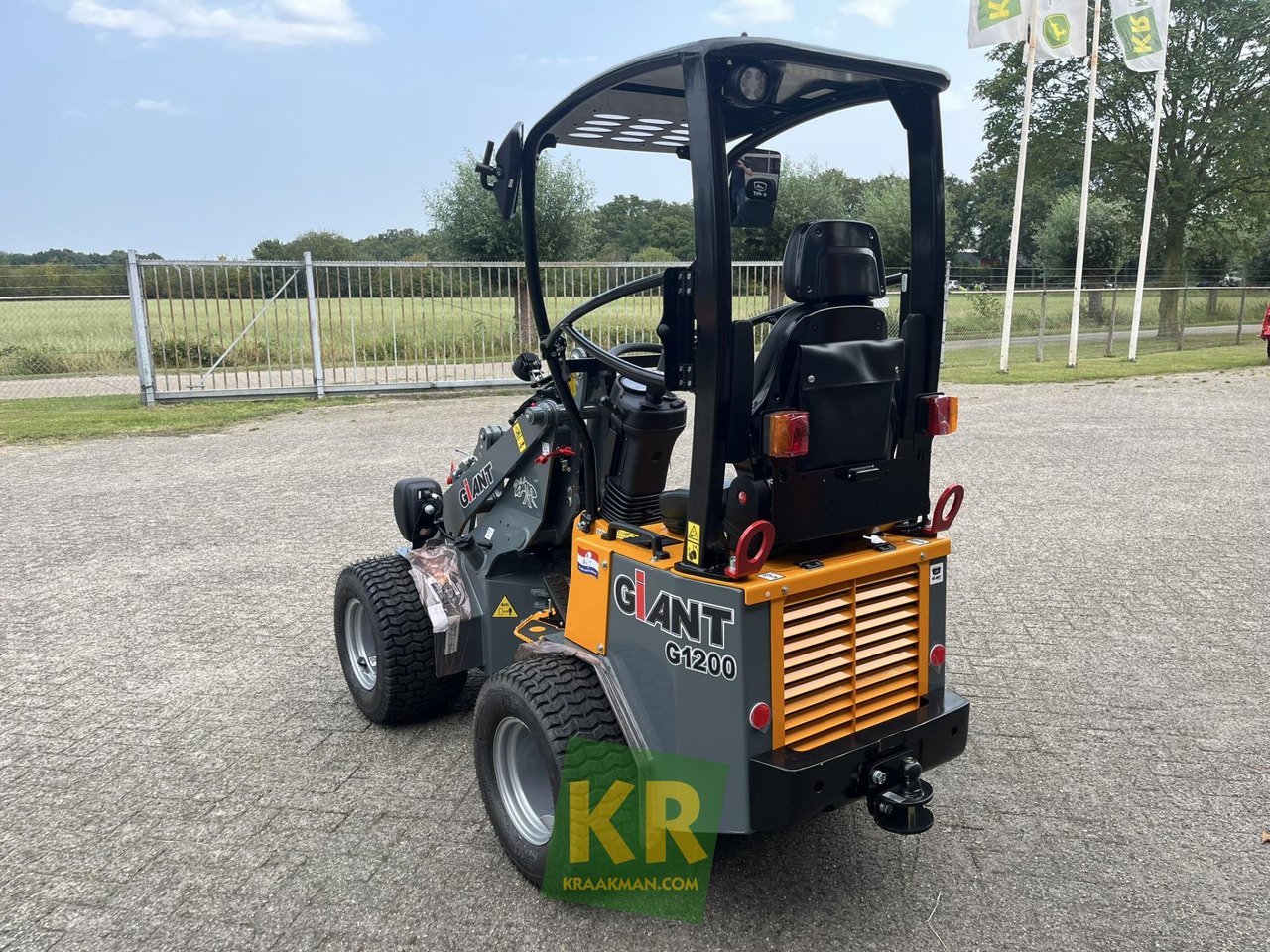 Compact loader Giant G1200