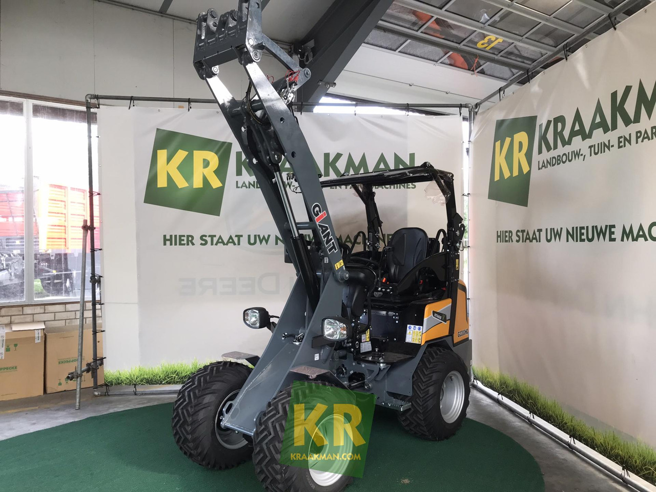 Compact loader Giant G2200
