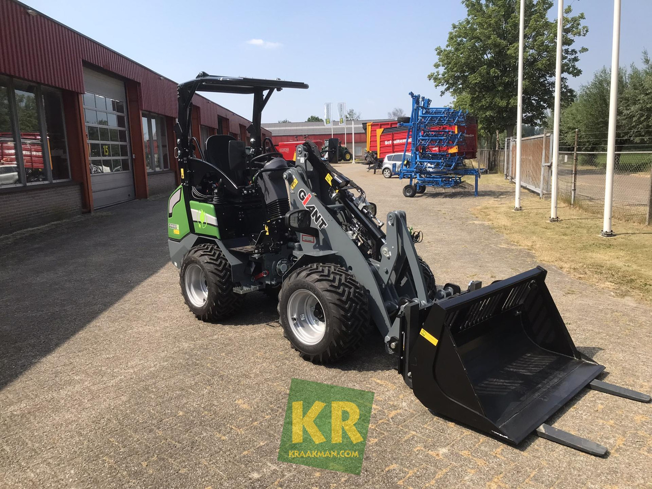 Compact loader Giant G2200E