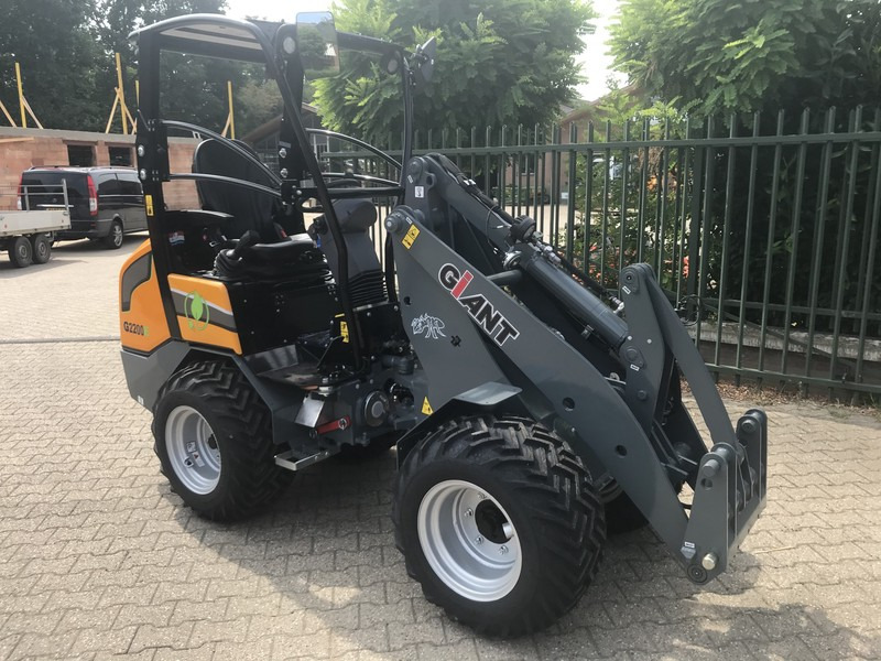 Compact loader Giant G2200E