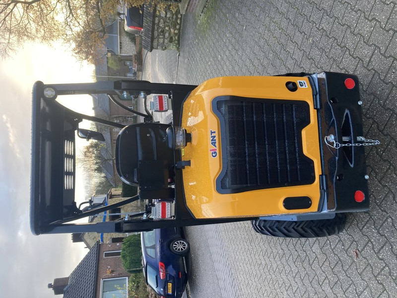 Compact loader Giant G2300 HD