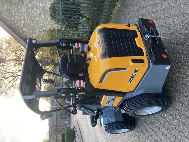 Compact loader Giant G2300 HD