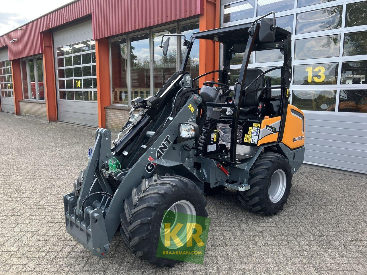 Compact loader Giant G2700 HD+
