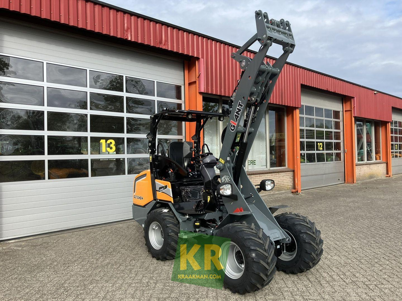 Compact loader Giant G2700 HD+