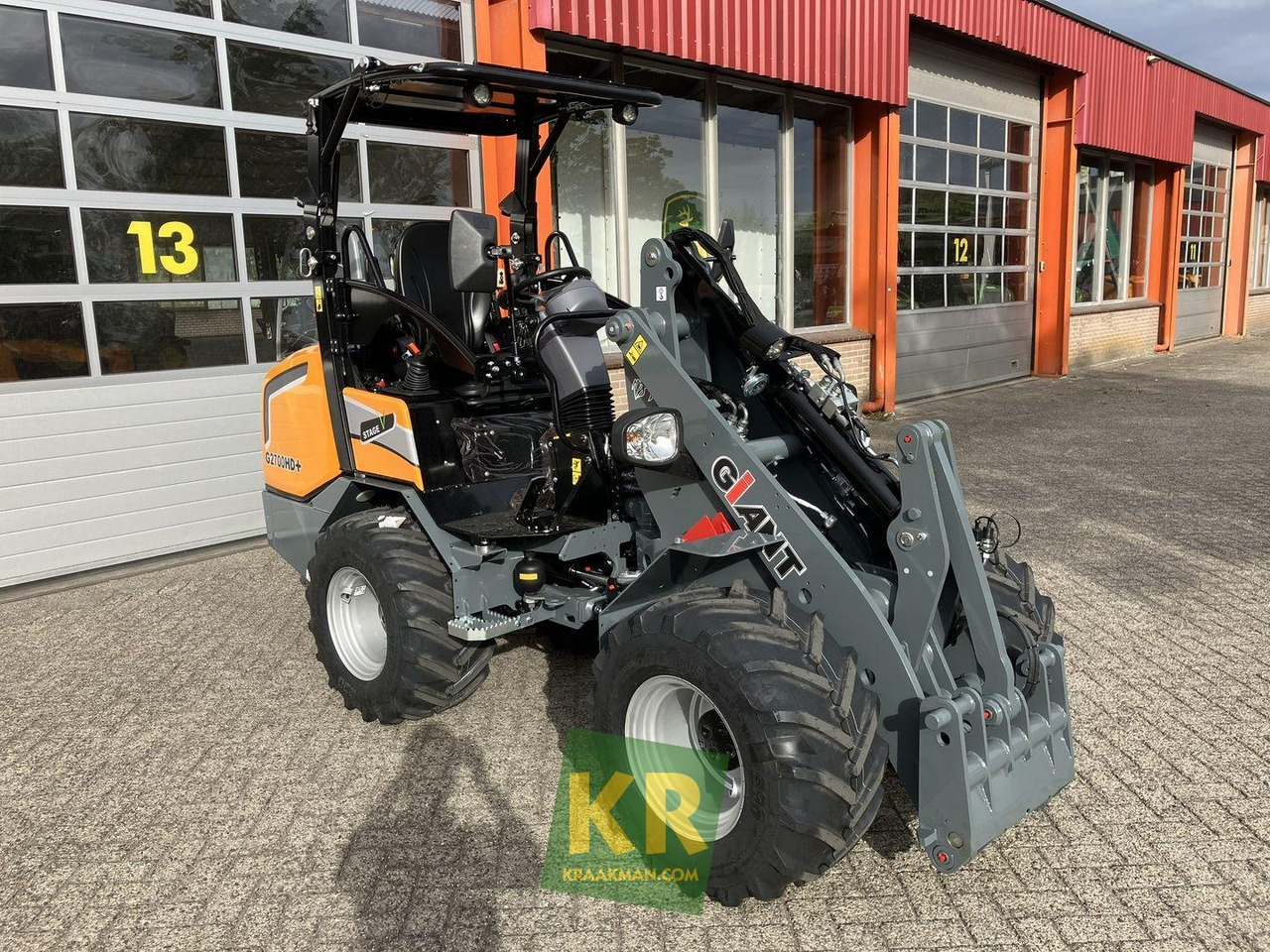 Compact loader Giant G2700 HD+