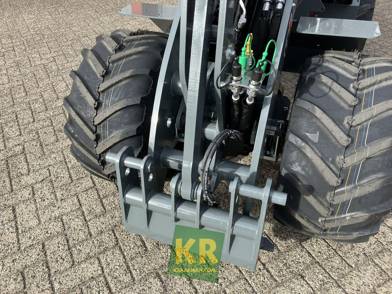 Compact loader Giant G2700 HD+