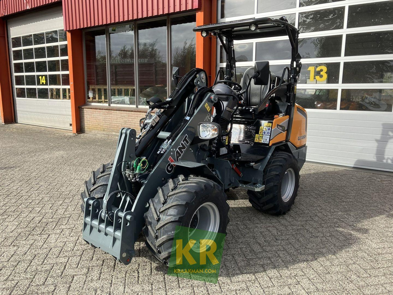 Compact loader Giant G2700 HD+