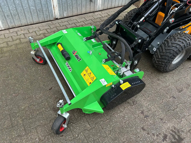 Compact loader Giant SK252D + klepelmaaier