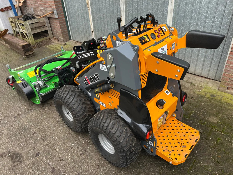 Compact loader Giant SK252D + klepelmaaier