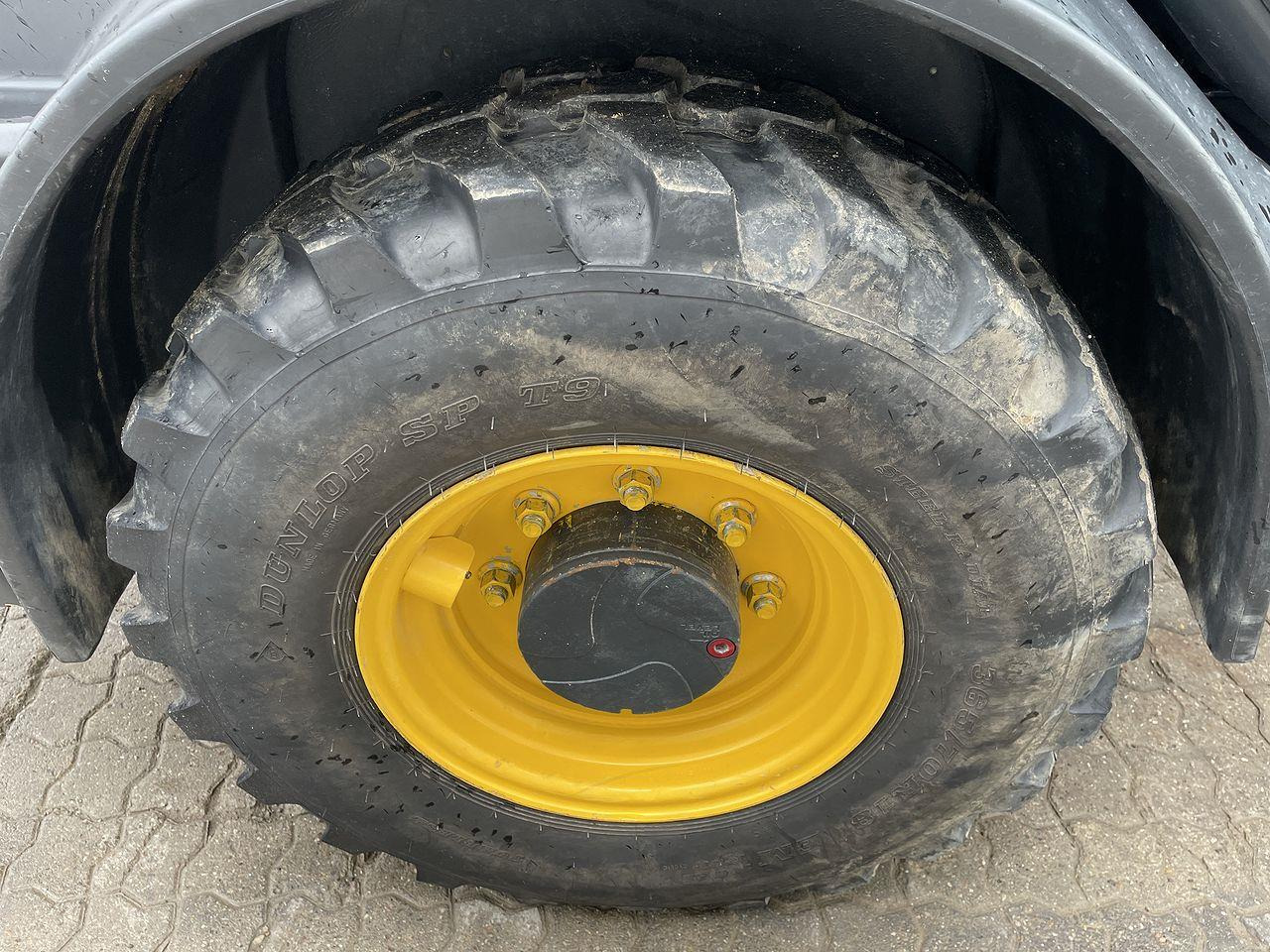 Compact loader Komatsu WA70M-8EO