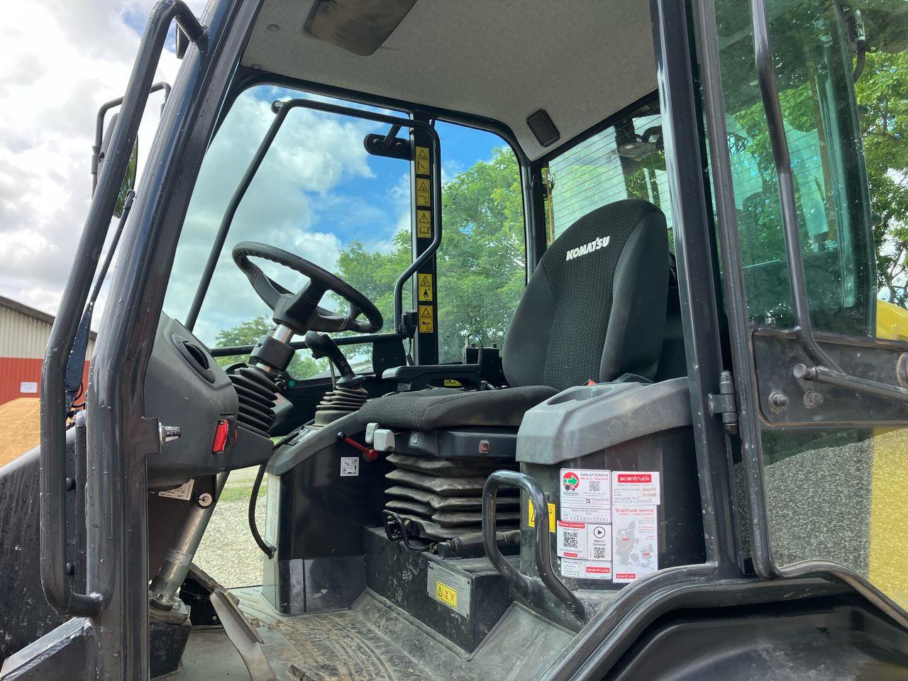 Compact loader Komatsu WA80M-8EO