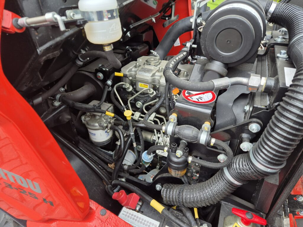 Compact loader MANITOU MLA 3-25H miniloader