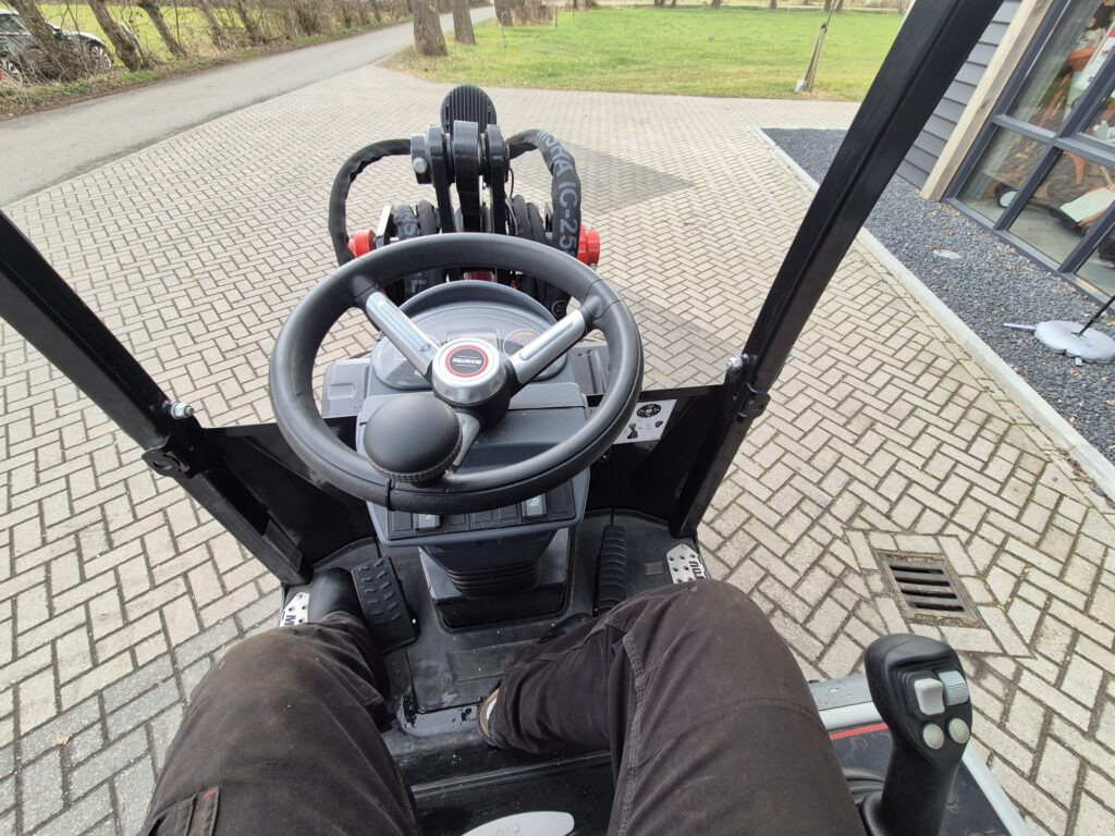 Compact loader MANITOU MLA 3-25H miniloader