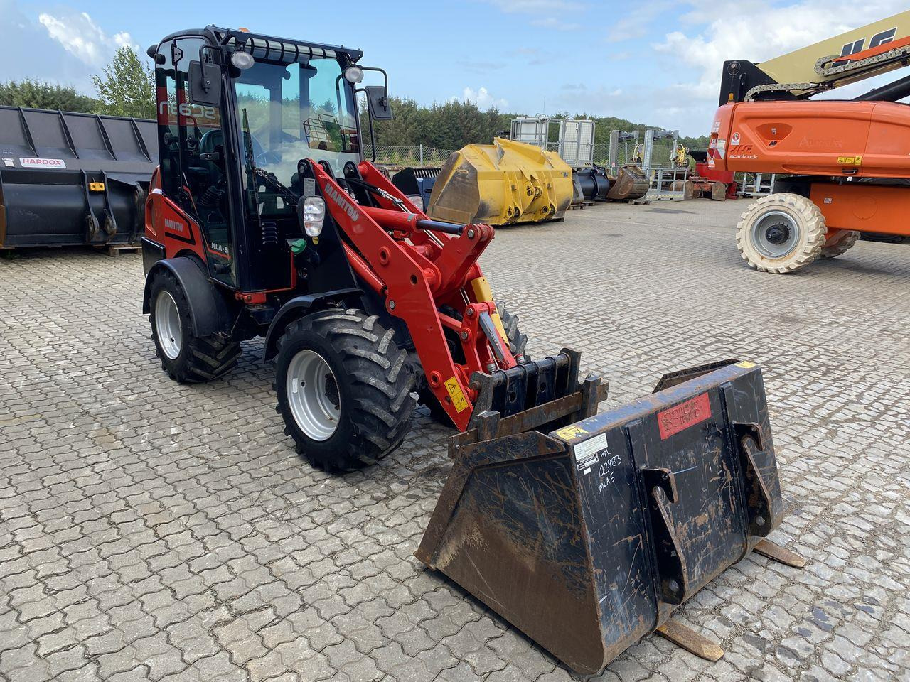 Compact loader Manitou MLA 5-50H-Z CAB