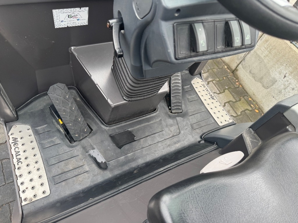 Compact loader Mecalac MCL 2