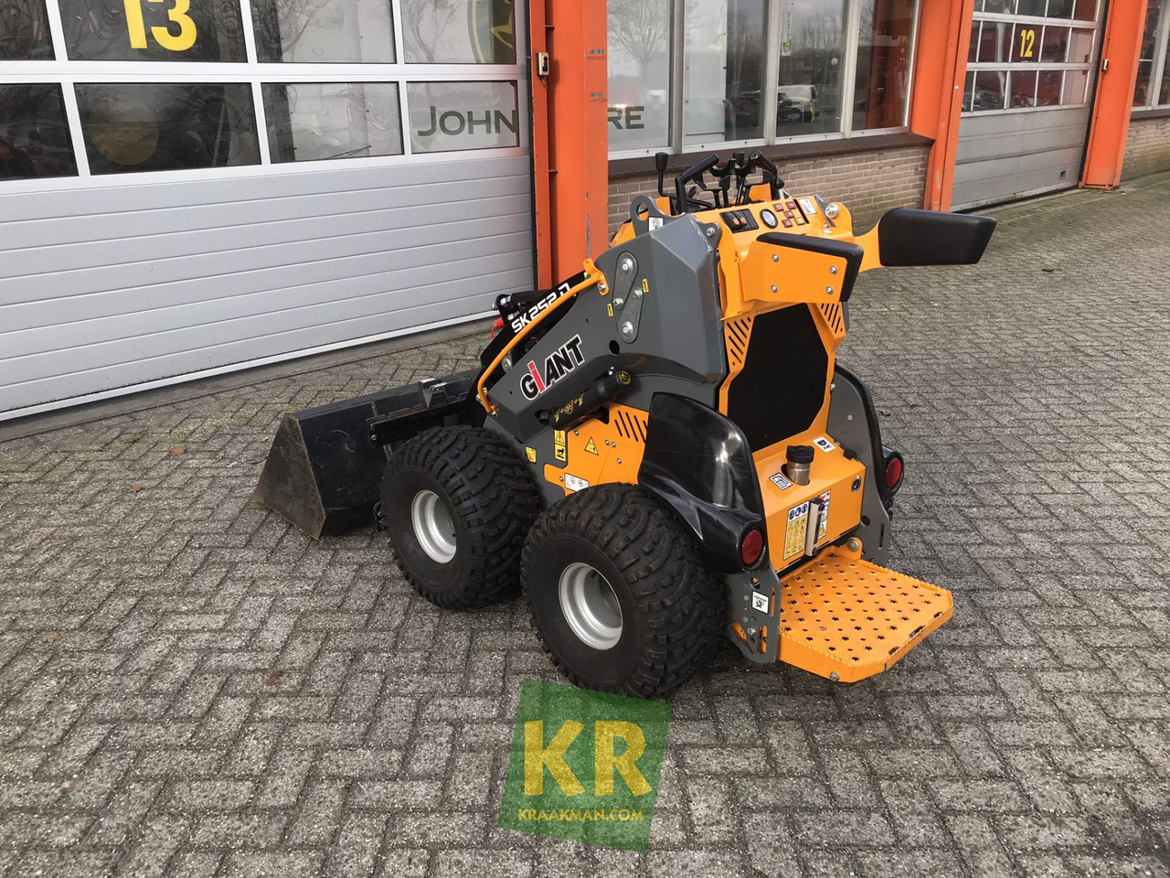 Compact loader SK252D Giant