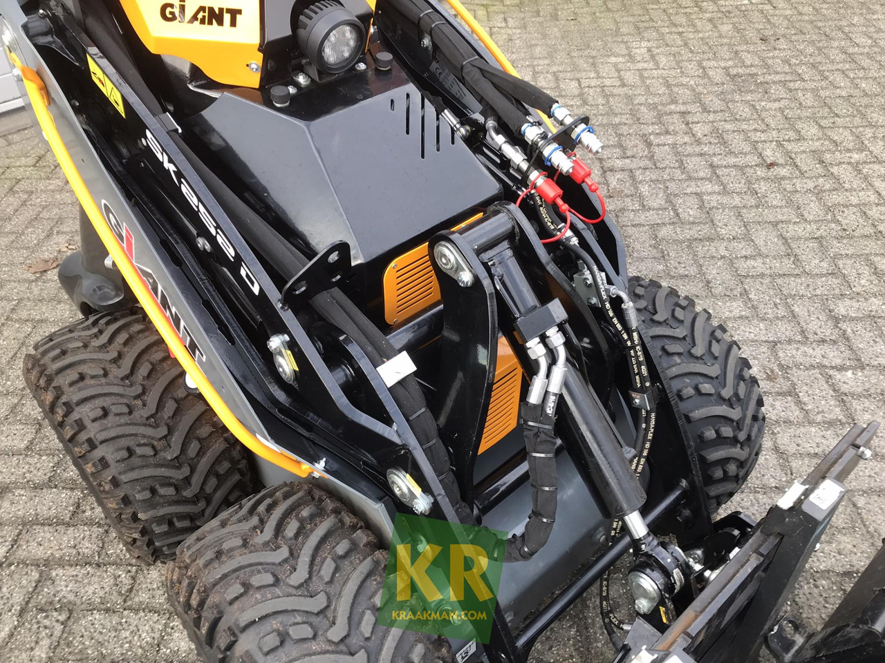 Compact loader SK252D Giant