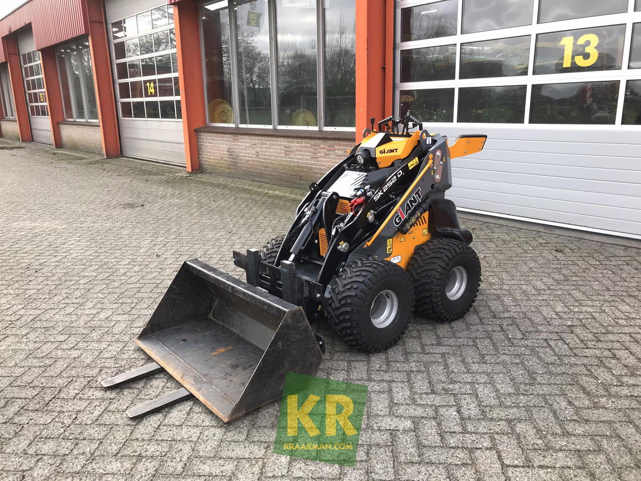 Compact loader SK252D Giant