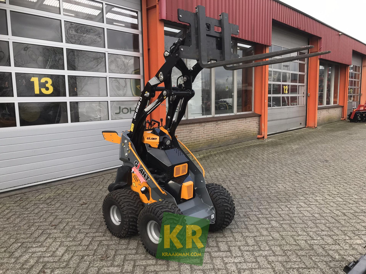 Compact loader SK252D Giant