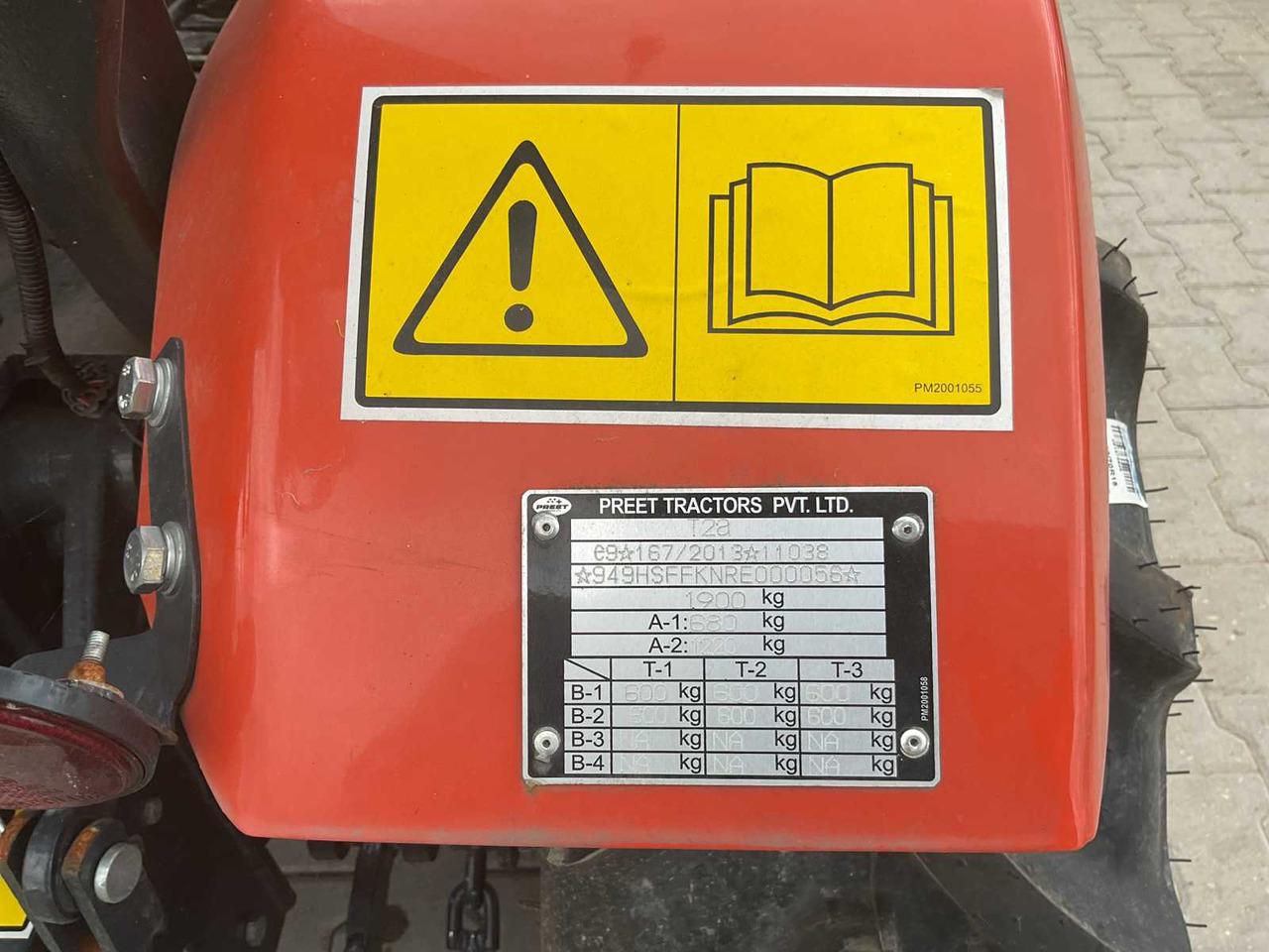 Compact tractor Avenger