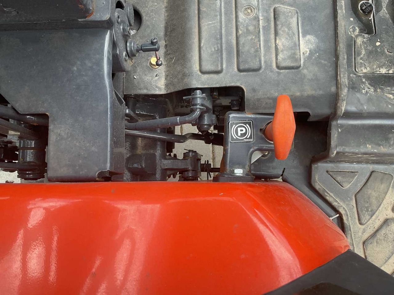 Compact tractor Avenger