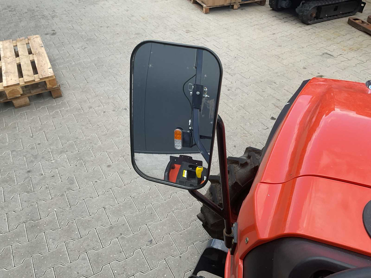 Compact tractor Avenger