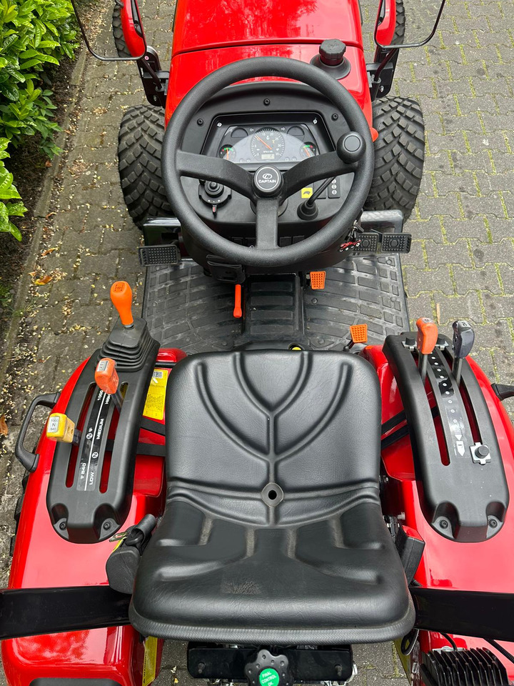 Compact tractor Captain