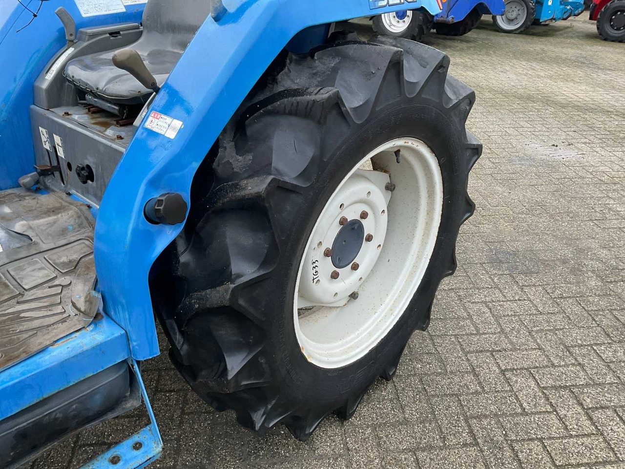 Compact tractor Iseki GEAS 33